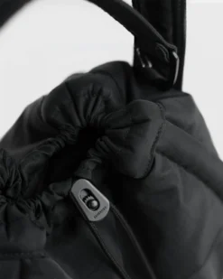 Schoudertas Sandqvist Curve Bucket Bag Black -Outdoor Supply-NL schoudertas sandqvist curve bucket bag black 1